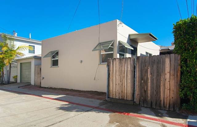 Beautiful Newly Remodeled 2 bedroom 1 Bath house in Coronado! photos photos