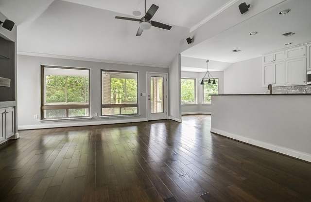 218 E Creekview Dr Gallery 3
