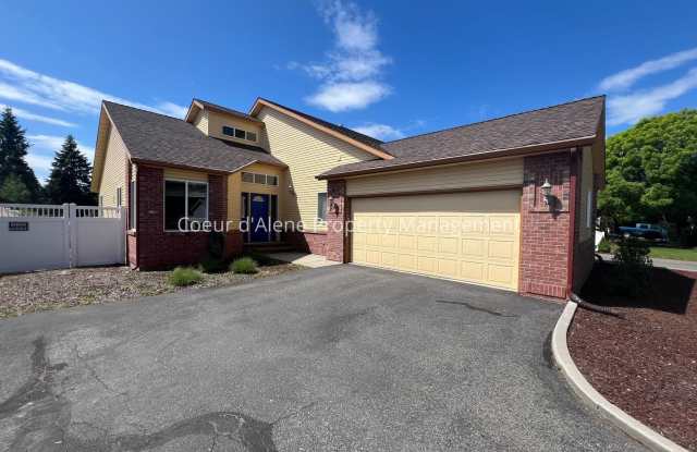 2 bed, 2 bath townhouse near Avondale Golf Course! photos photos