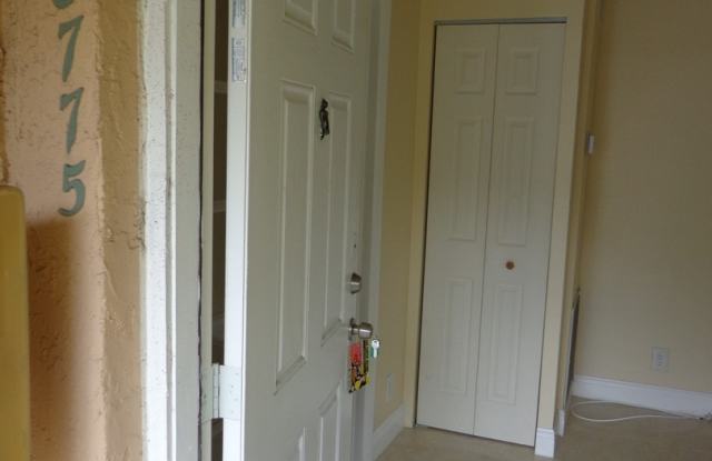Charming condo features 2 bedrooms and 1 bathroom In Sunrise, FL photos photos