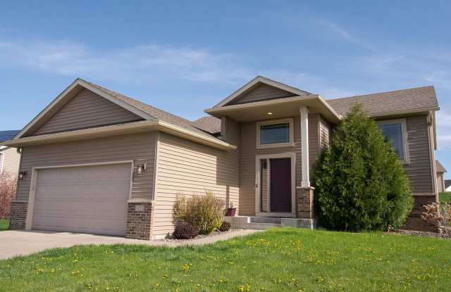 Spacious NW Home with Fenced Yard & Deck photos photos