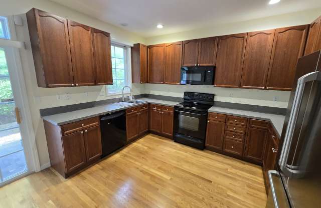 94 Woodcrest Lane - 94 Woodcrest Lane, Danbury, CT 06810 94 Woodcrest Lane - 94 Woodcrest Lane, Danbury, CT 06810