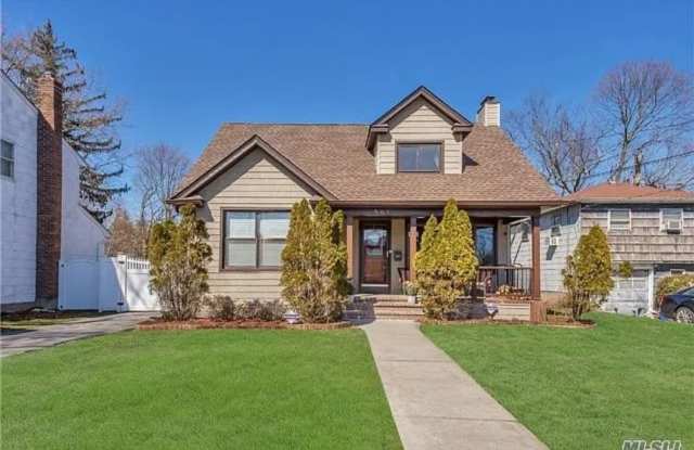 561 De Mott Avenue photos photos