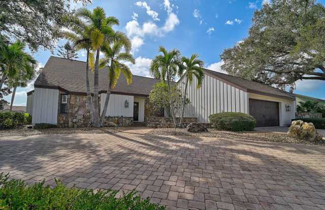 Annual Turnkey furnished 4/ 4 1/2 ranch pool home in Country Club of Sarasota on golf course photos photos