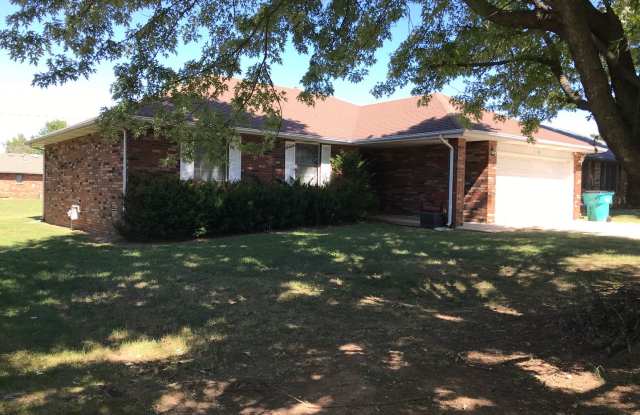 Charming home in a beautiful neighborhood - 1139 West Whiteside Street, Springfield, MO 65807