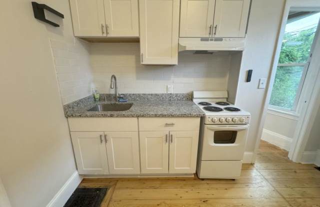 28 Academy Hill Rd. Gallery 2