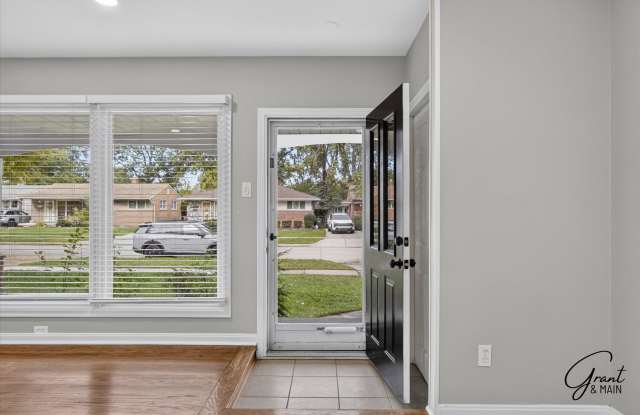 $2200 3 bedroom ranch Gallery 4