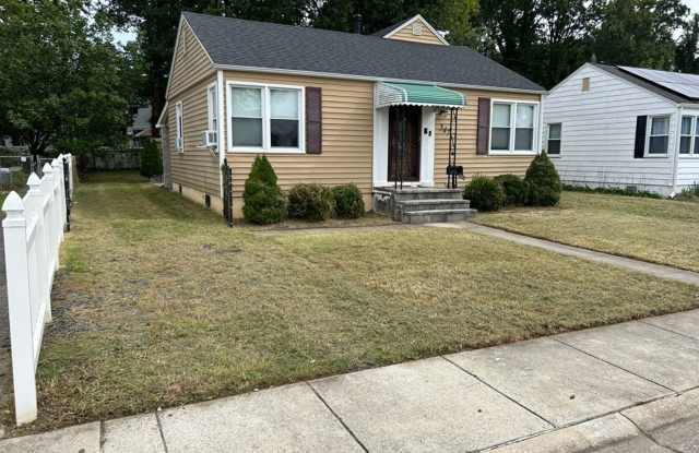 !! $500 OFF 2nds MONTH'S RENT!!! Charming 3BR 2BA Home w/ Updated Kitchen + Large Front and Back Yard in Glen Burnie photos photos