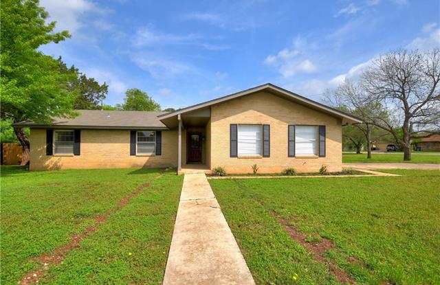 905 Parker CIR Gallery 2