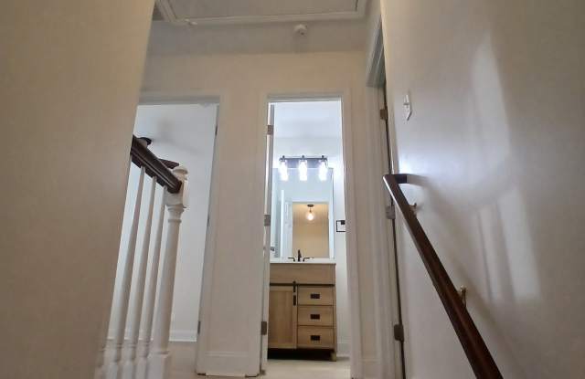 606 Lexington Dr Gallery 3