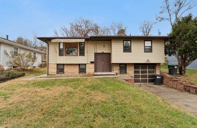 Inviting 4-Bedroom with Open Living Space  Finished Lower Level!! - 7157 North 39th Street, Omaha, NE 68112