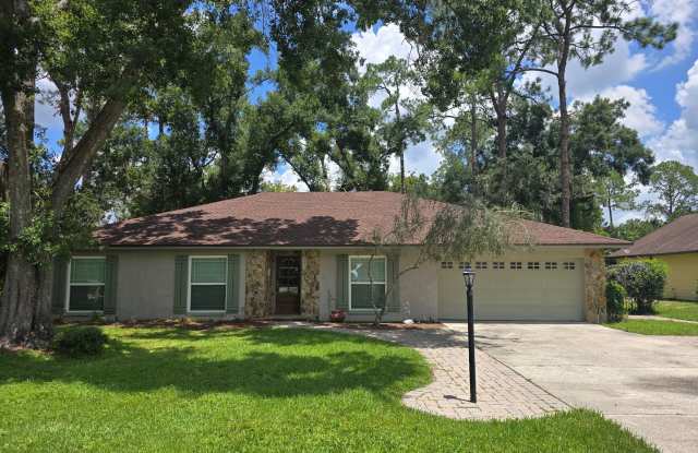 Lovely 4 Bedrooms / 2 Bathrooms / 2-Car Garage Gallery 1