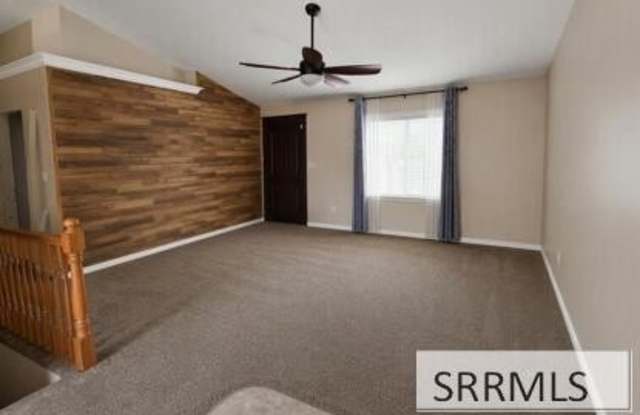 4235 Lewiston Place Gallery 3