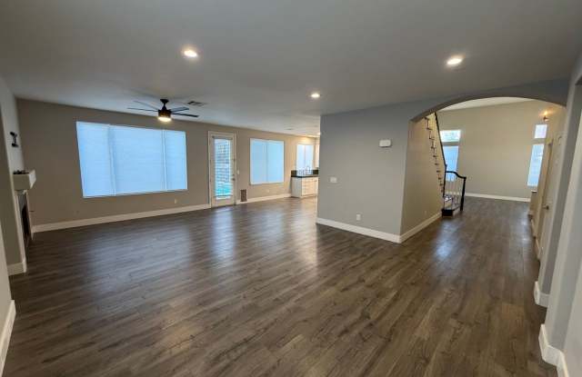 BEAUTIFUL 5BD/3BA TWO-STORY HOME W/ POOL IN HENDERSON. 3 CAR GARAGE! Gallery 4