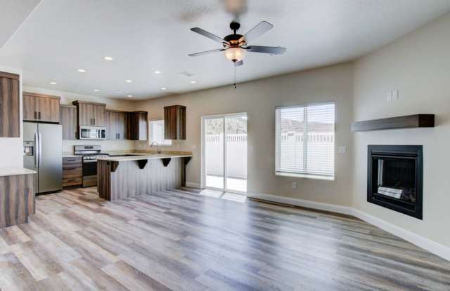 Townhome in the Shadow Cove Subdivision Gallery 3