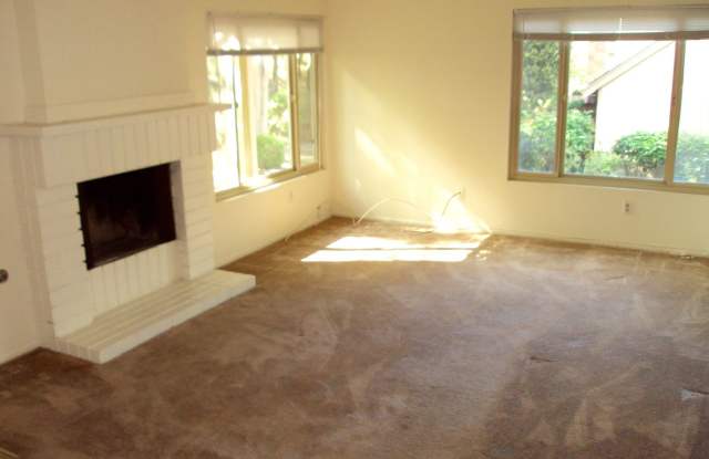 10637 Esmeraldas Dr. Gallery 3
