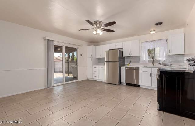 1407 E El Camino Drive Gallery 2