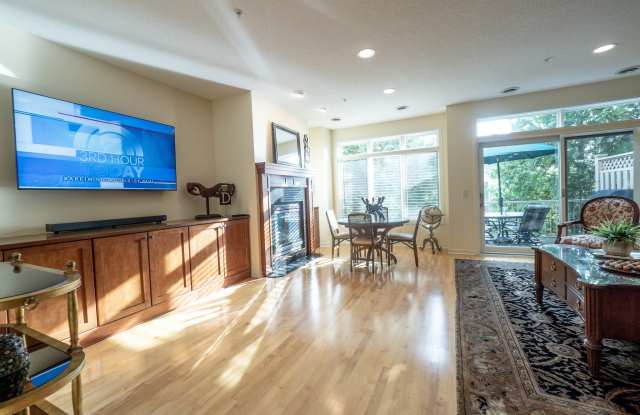 651 Willoughby Way W Gallery 4