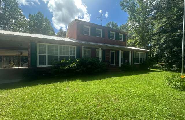 Secluded 3BR/2BA Home in Heflin – Lawncare  Pest Control Included! photos photos