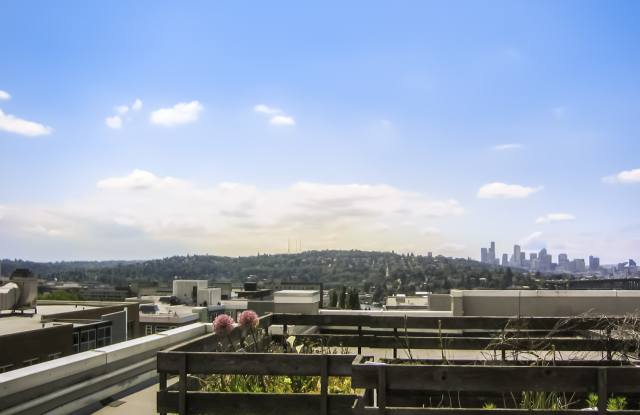 Modern Top-Floor Condo in U-District - 4343 Roosevelt Way Northeast, Seattle, WA 98105