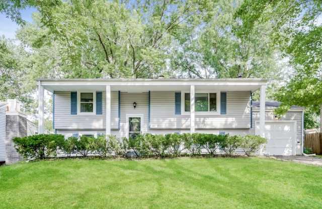 4825 North Sycamore Drive Gallery 2