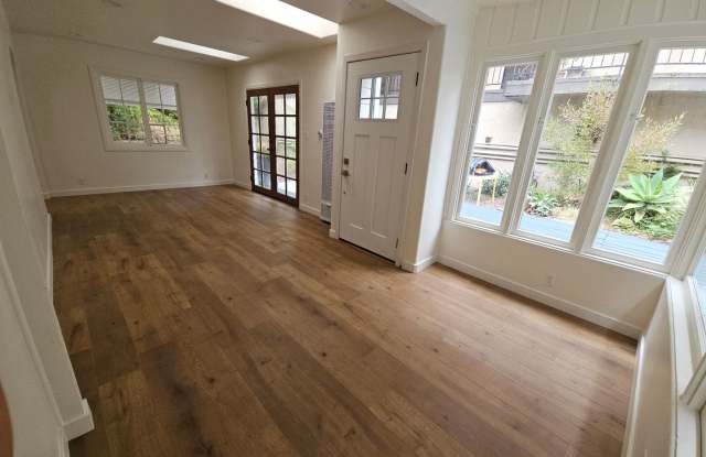 Cute One Bedroom Cottage Near the Center of Mission Hills! Gallery 3