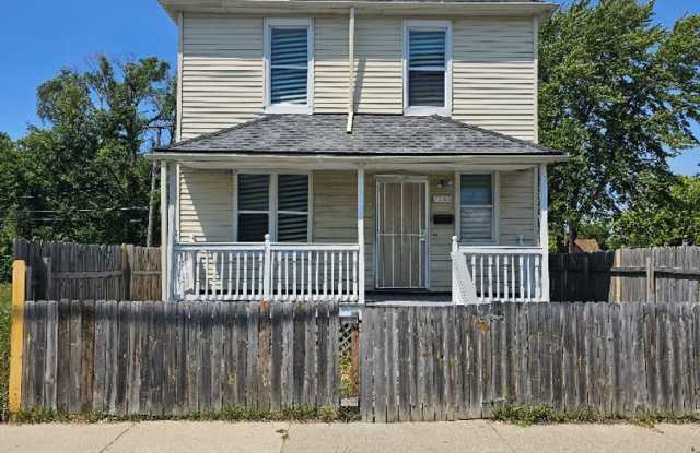 7733 E Forest Ave 3 BEDS & 1 BATH FOR RENT photos photos