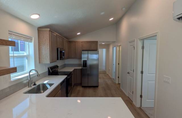 Brand new 3 bedroom/2 bathroom ready for move in Gallery 4