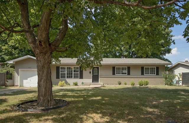 Privacy Fenced, 3 bed 3 bath in South Springfield photos photos