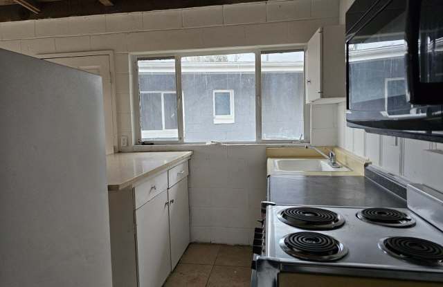 13955lakeshore9.is4lease.com Gallery 4