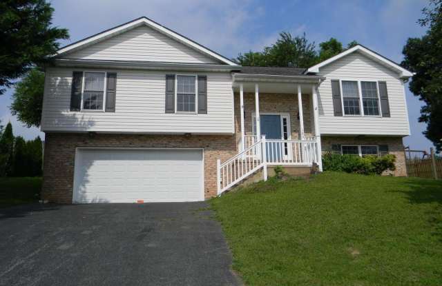 103 TURTLEBACK Court Gallery 1