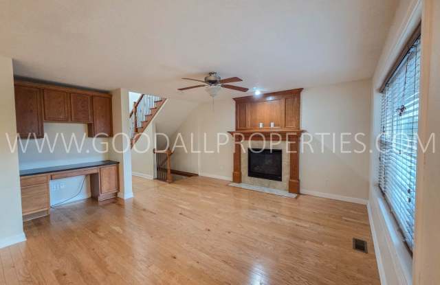 Spacious 3 Bedroom Waukee Townhome with Fenced Yard & 2-Car Garage! Gallery 4