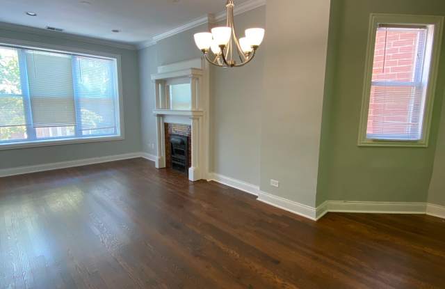 3824 North Clark Street - 2 Gallery 4
