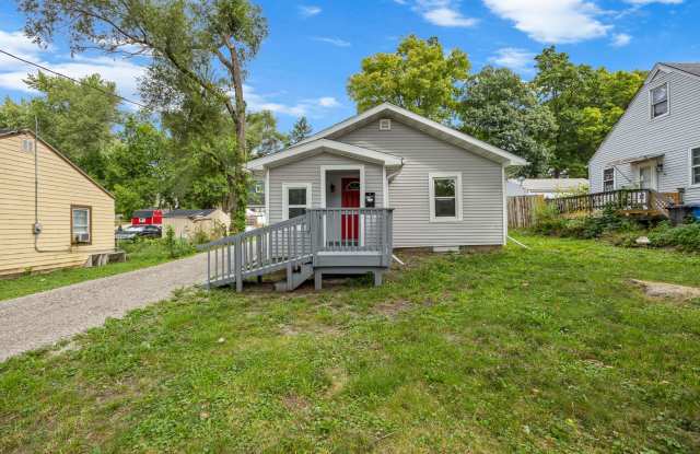2 Bedroom 1 bathroom home on Euclid Gallery 1