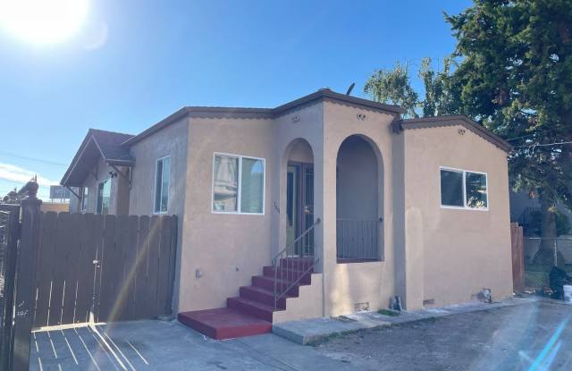 Beautifully updated 3-bedroom, 2-bathroom home - 5801 Walnut Street, Oakland, CA 94605