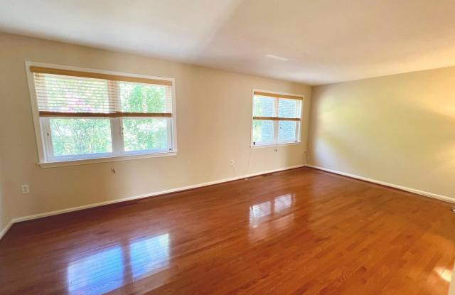 8124 LARKIN Lane Gallery 3