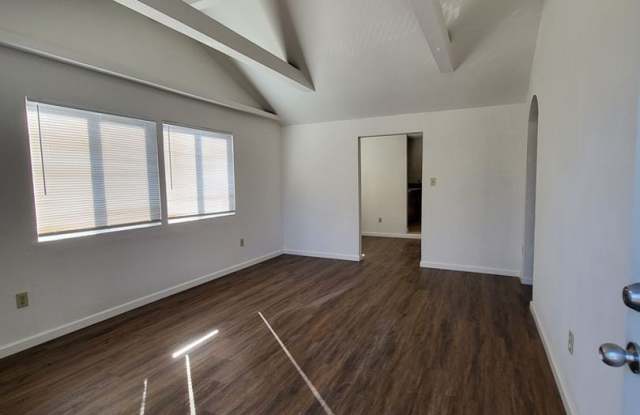 Beautifully Updated Single Story Home 3 Bedrooms and 2 Bathrooms. Gallery 4