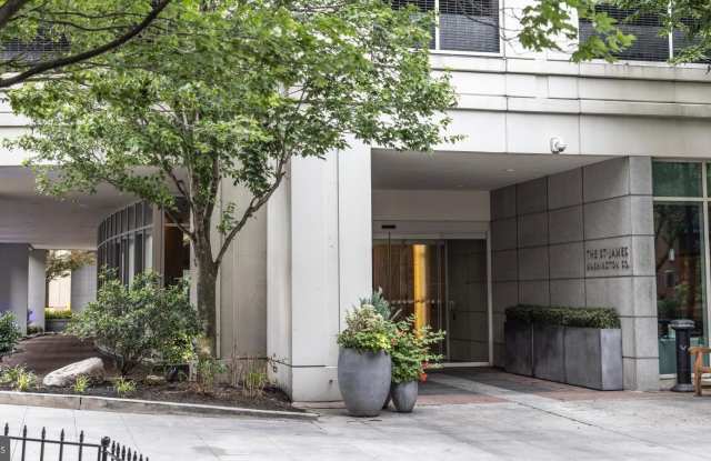207 W WASHINGTON Square Gallery 4