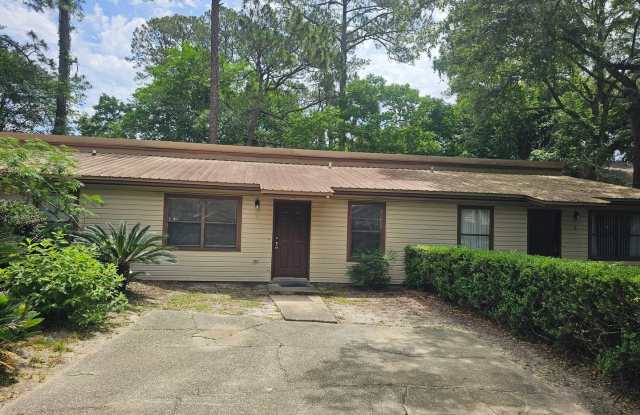 New Listing! photos photos