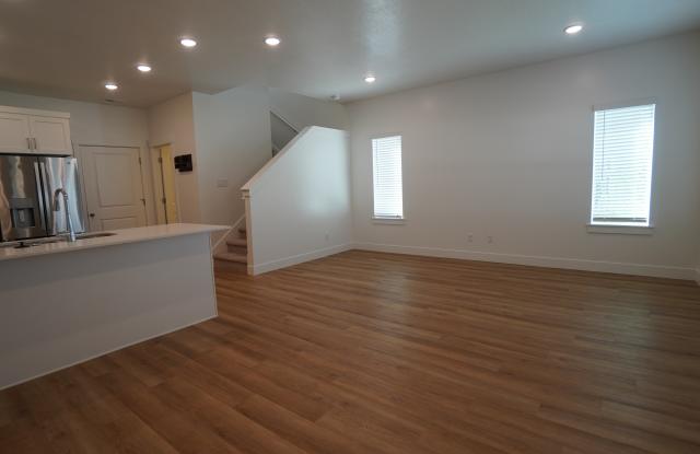 176 W 925 N Gallery 3