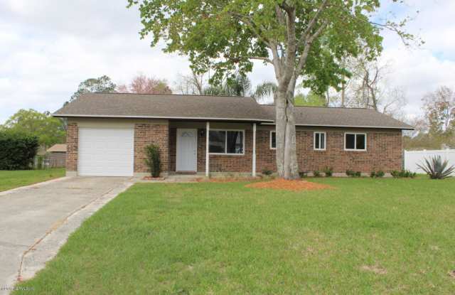 226 DEERWOOD CIR W - 226 Deerwood Circle West, Lakeside, FL 32068