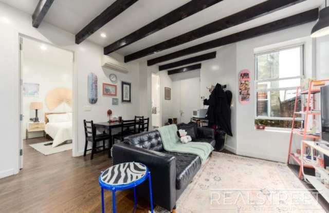 911 Jefferson Avenue Gallery 2
