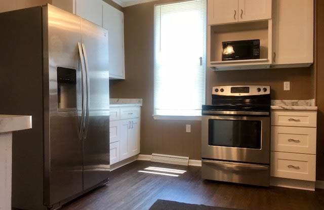 1053 Broadway Street - 1053 Broadway Street, Martins Ferry, OH 43935