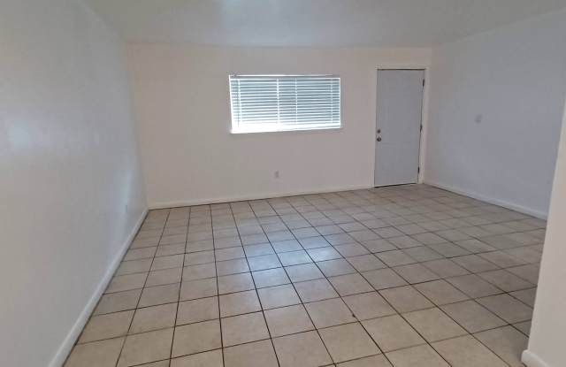 3220 SW 26th Terrace, Apt #4 Gallery 3