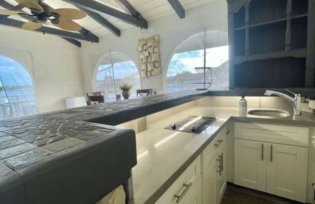 Furnished Waterfront Studio for rent in Hawaii Kai! Available October 2026 Gallery 4