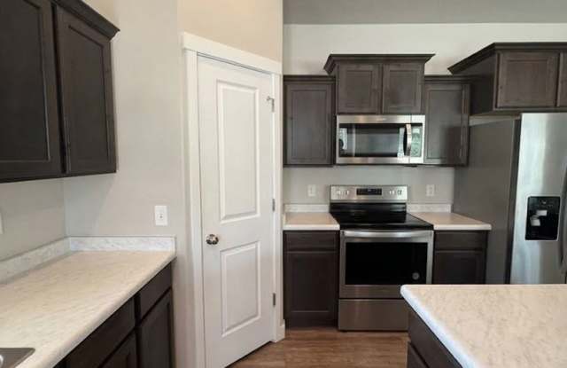 MOVE-IN SPECIAL: Get $250 OFF one month's rent with a move-in date of 10/01/2026. Gallery 4