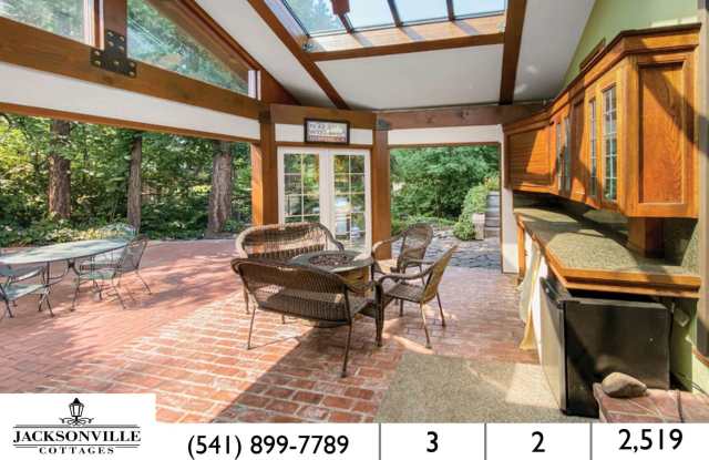 Garfield House: Fully Furnished House, Large private lot across from Golf Course, $300 utility Fee photos photos