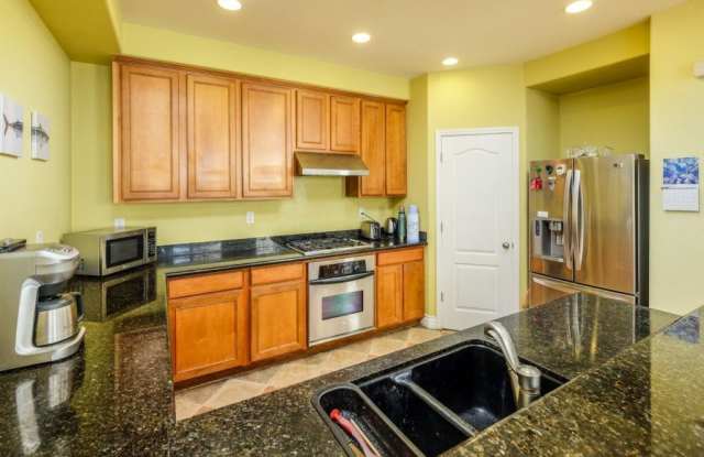 Gorgeous 3/2.5 with Office AND Bonus Room (PLEASE READ ENTIRE AD BEFORE REQUESTING A VIEWING). Gallery 4
