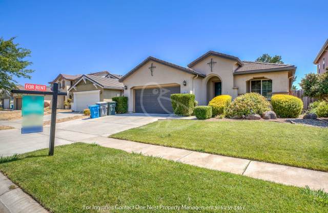 Plumas Lake Rental, Huge Living Room Gallery 4