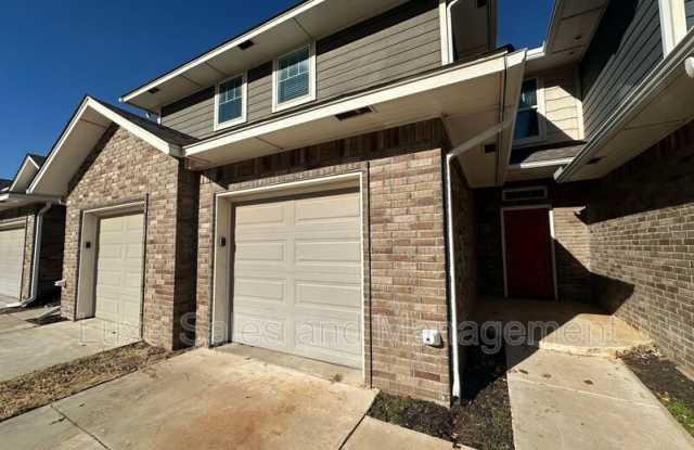 747 SW 14th St - 747 Southwest 14th Street, Moore, OK 73160